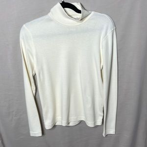 Women’s turtleneck, Jones New York sport, size (M) long sleeves, 100% cotton.